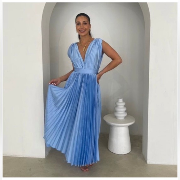 Fame and partners dress- black pleat v-neck with buttons - Picture 2 of 8